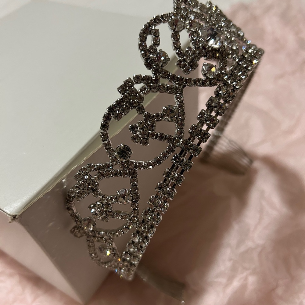 Tiara - Picture 3 of 3